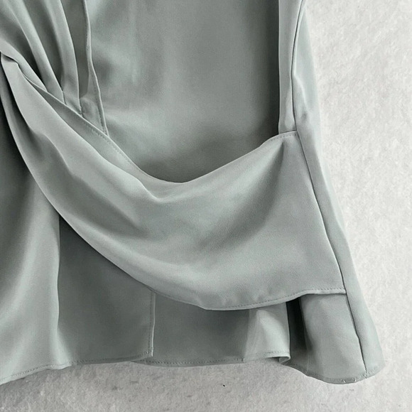 EXPRESS Blouse Size XL Crepe Surplice Twist Front Dolman Sleeve Back Zip Gray - Picture 13 of 13